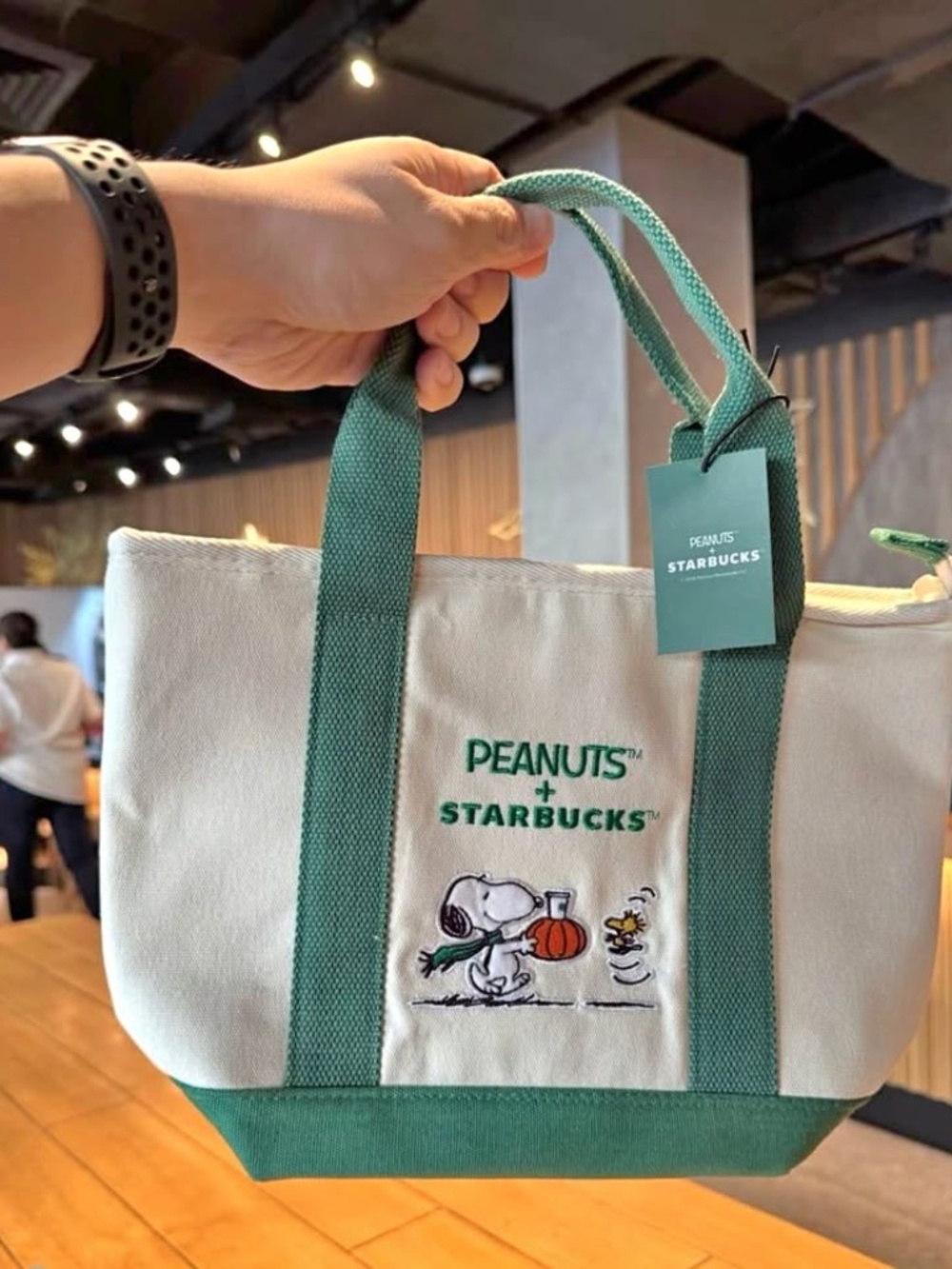 Starbucks x Peanuts Snoopy Mini Tote 2026